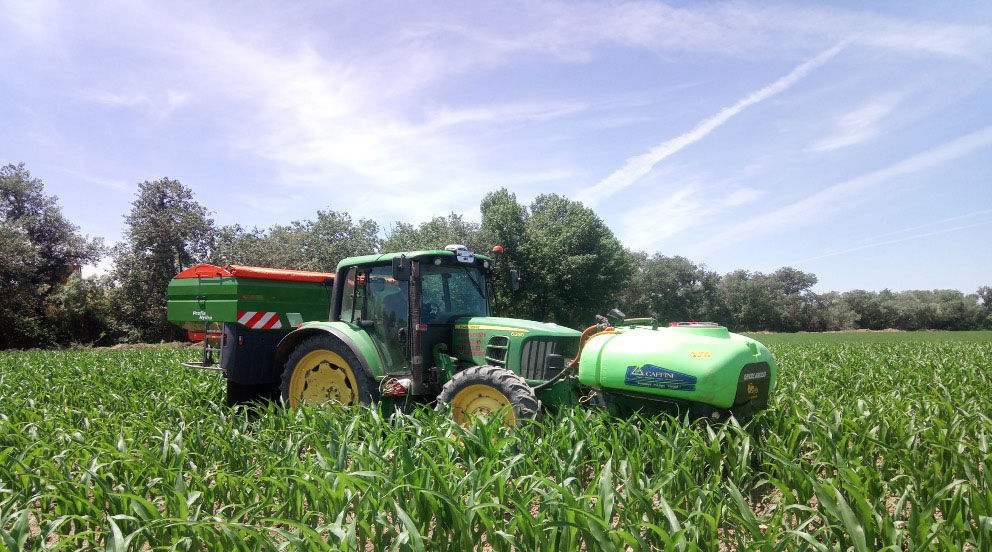 Abonadora variable utilizada en un ensayo en el campo